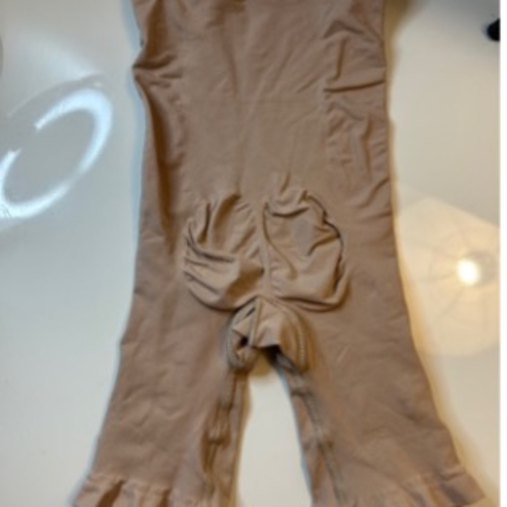 BUTT LIFTING SHORT (SKIMS) Size M